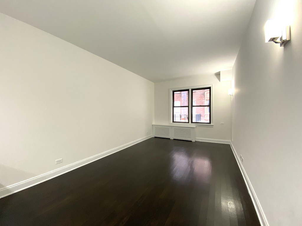 235 West 22nd Street - Photo 2