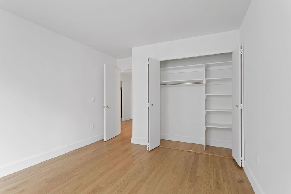 200 West 26th Street - Photo 8