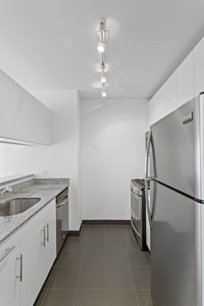 200 West 26th Street - Photo 9