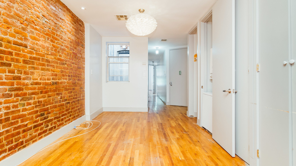 205 Taaffe Pl - Photo 1