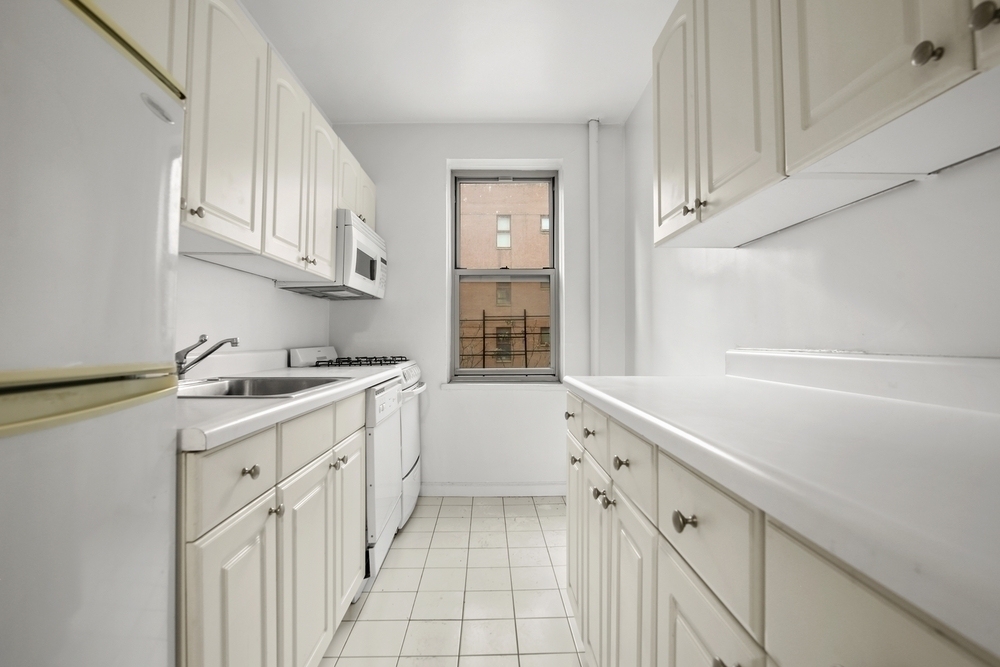 330 East 63rd Street - Photo 4