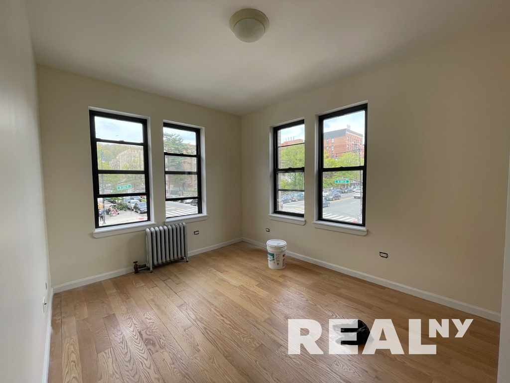 565 W 204th (AC)  - Photo 2