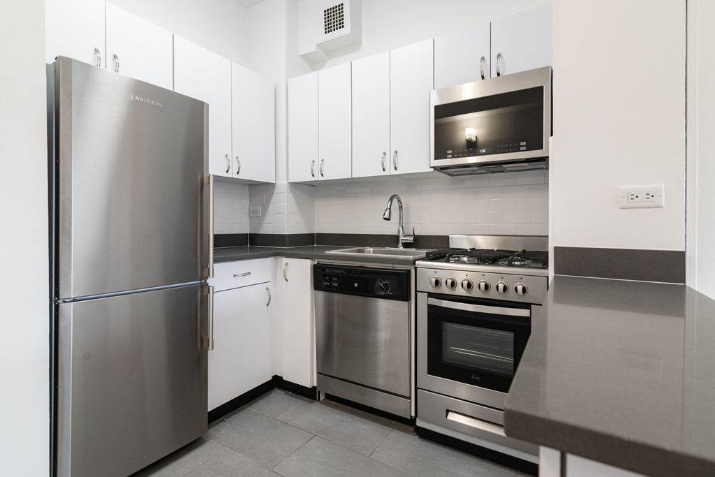 235 West 22nd Street - Photo 2