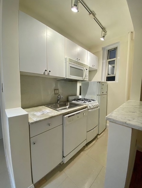 54 West 65th Street - Photo 1