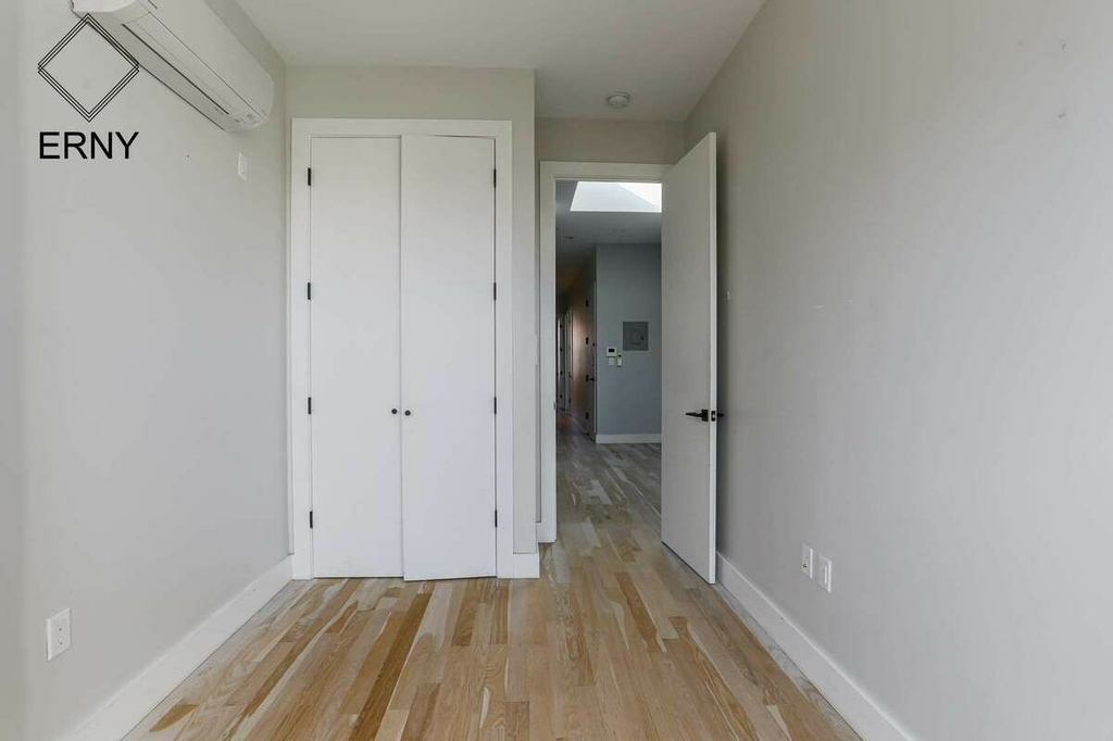 609 Seneca Avenue - Photo 9