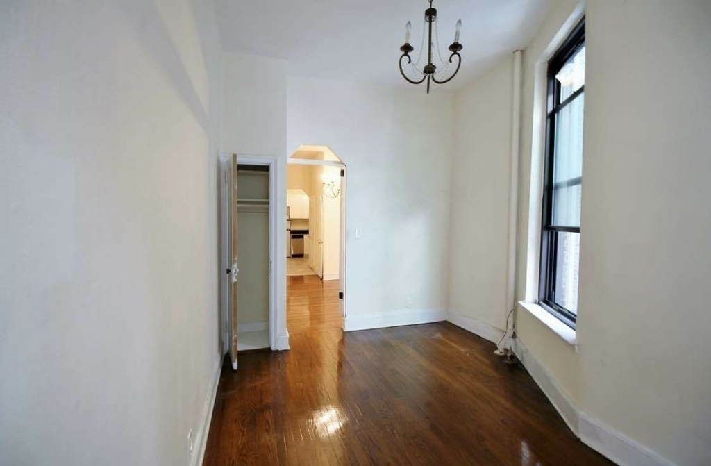 225 East 14th Street - Photo 3