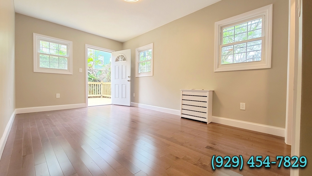 416 Suydam Street - Photo 2