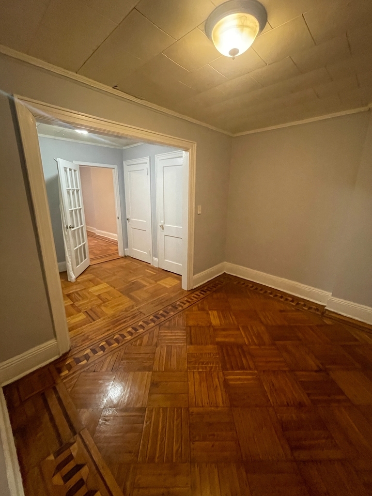 372 Bainbridge Street - Photo 3