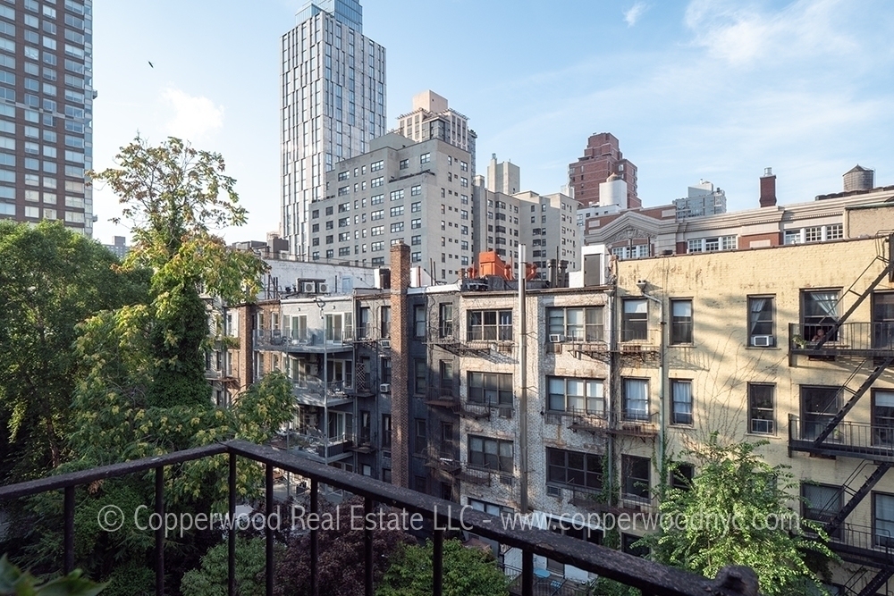 East 89th Street - Photo 8