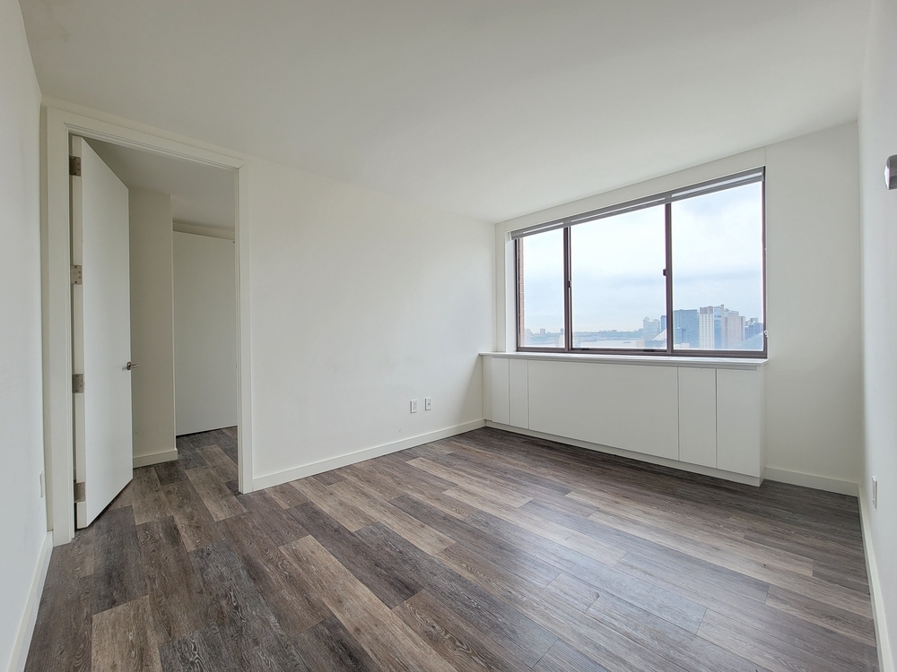 520 West 43rd Street - Photo 3