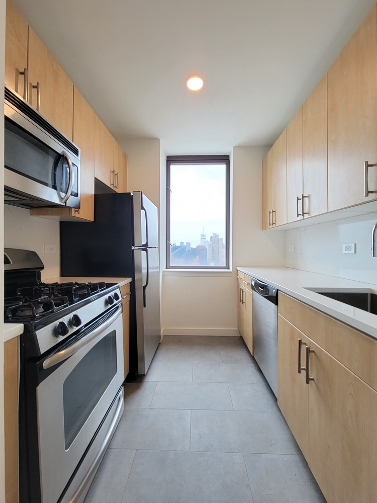 520 West 43rd Street - Photo 2