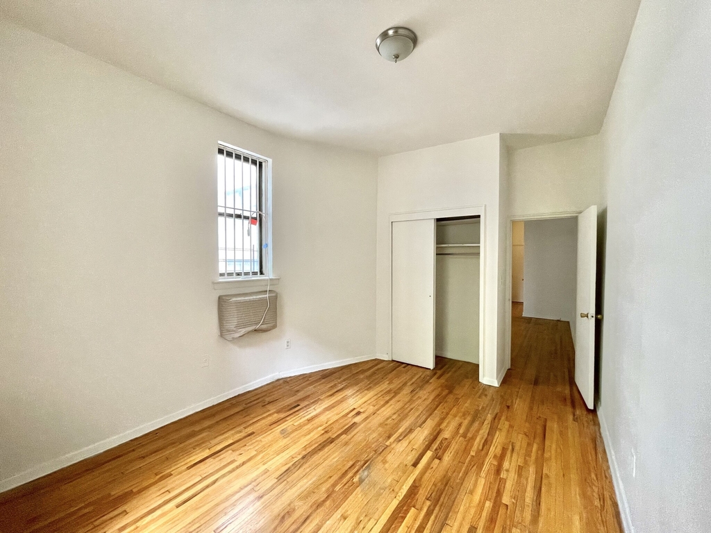 336 East 55th St - Photo 3