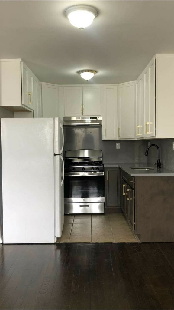 1125 East 35th Street - Photo 2