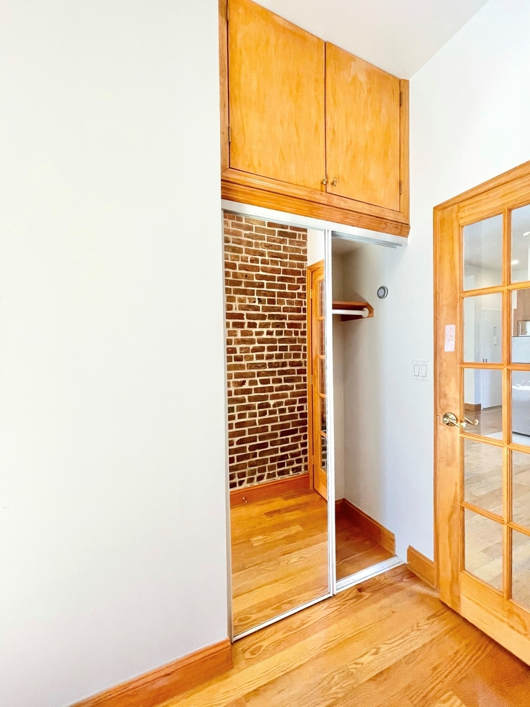 324 East 52nd Street - Photo 1