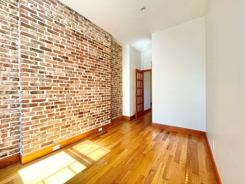 324 East 52nd Street - Photo 4