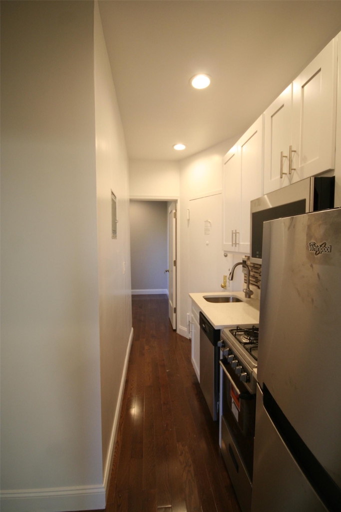 543 East 5th Street - Photo 4