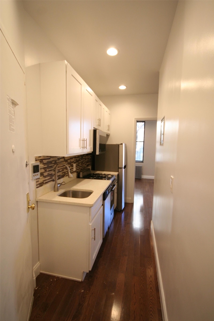 543 East 5th Street - Photo 2