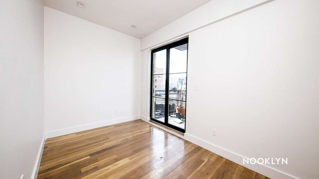 108 Frost Street - Photo 6