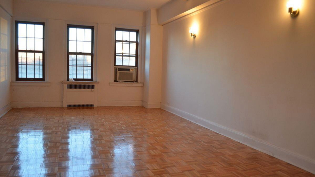 150 Remsen Street - Photo 2