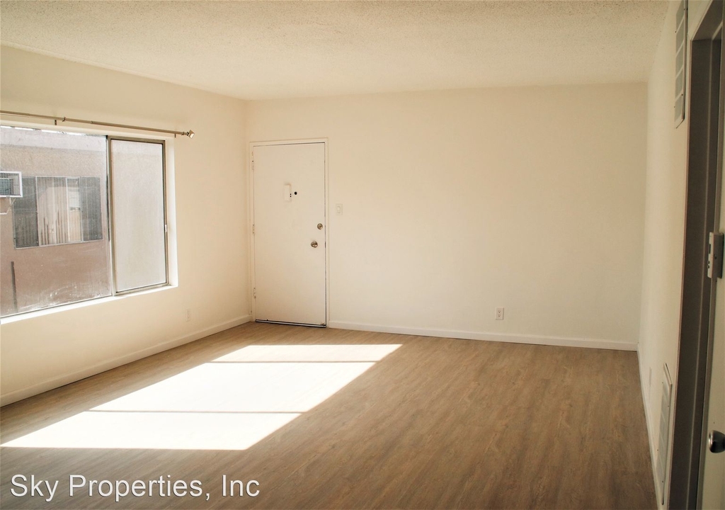 14315 Chandler Blvd - Photo 3