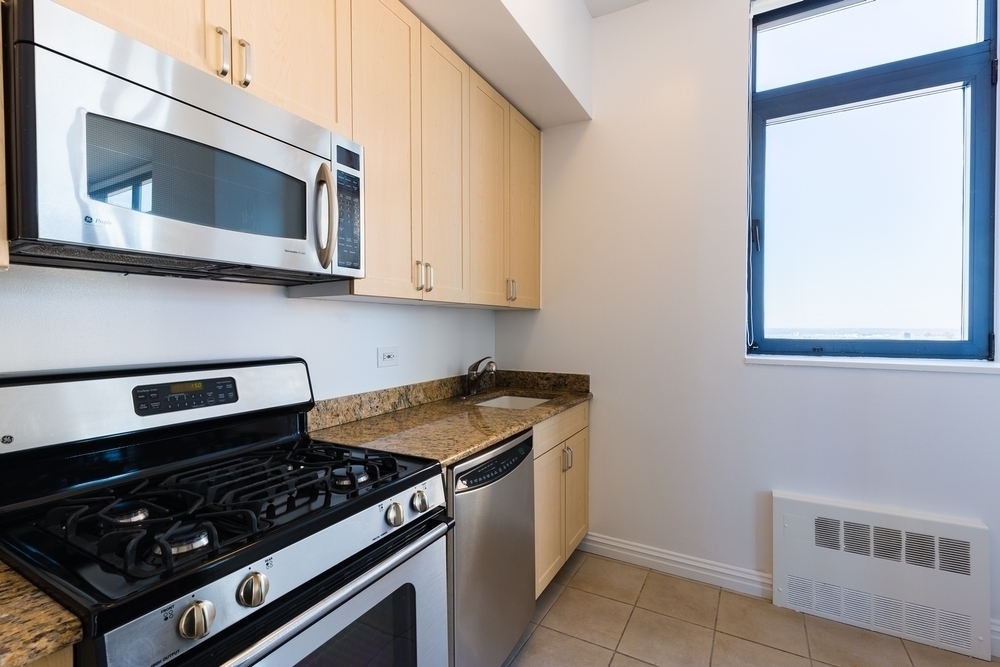 235 West 48th Street - Photo 5