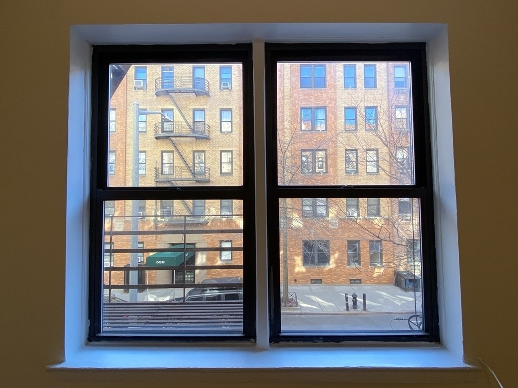 East 88 Street - Photo 6