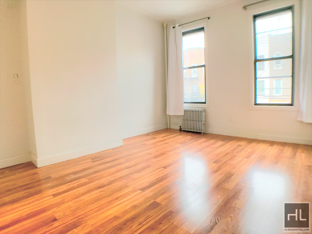 293 Wyckoff Avenue - Photo 2