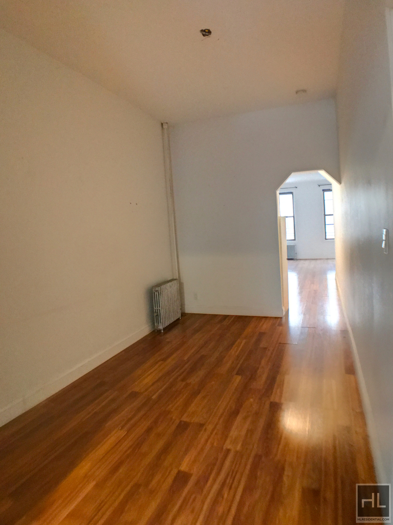 293 Wyckoff Avenue - Photo 7