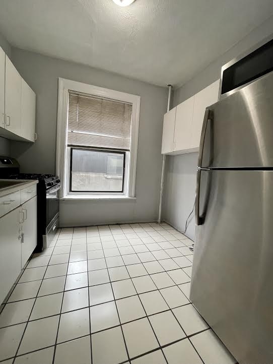 485 Central Park West - Photo 2