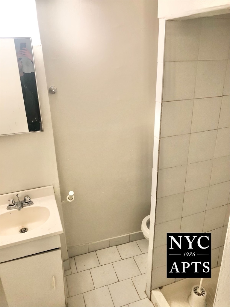 345 East 72nd Street - Photo 7