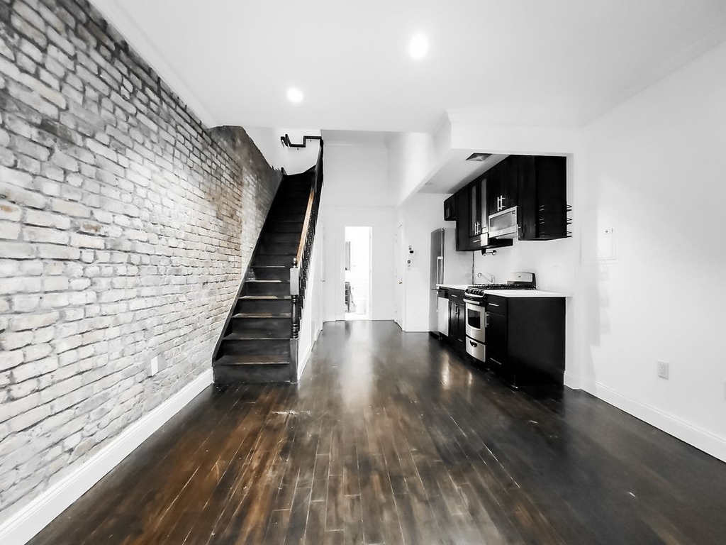 323 East 78th Street - Photo 5