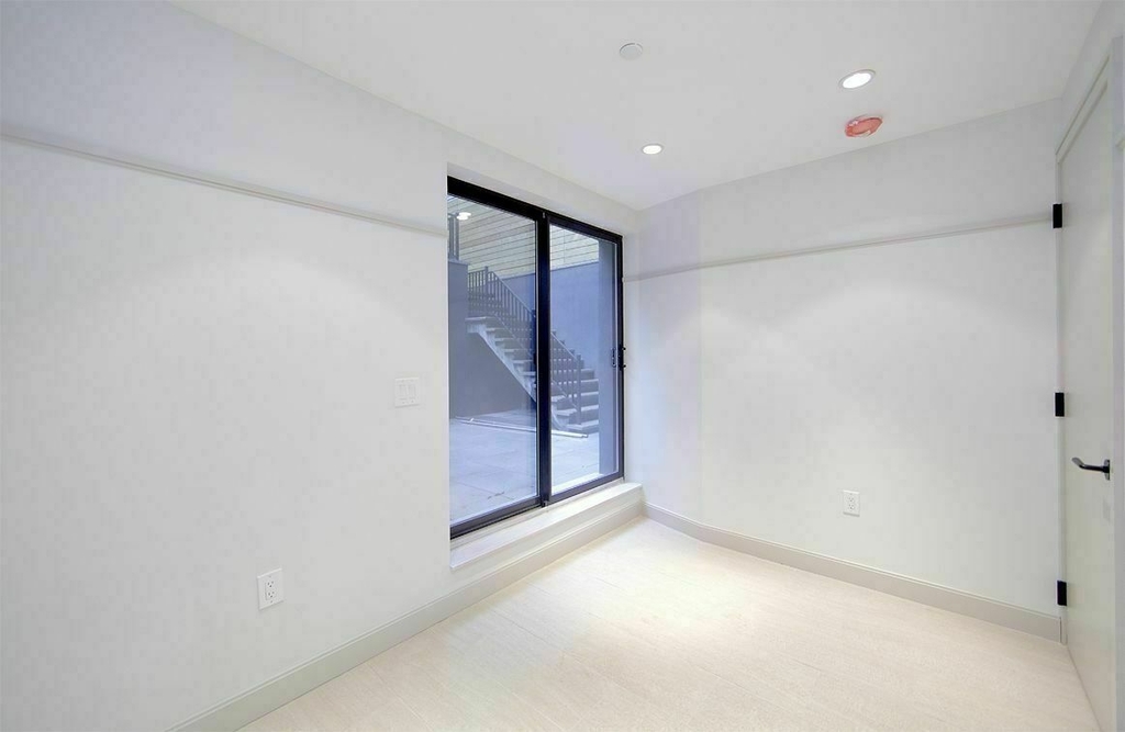 205 Avenue A - Photo 6