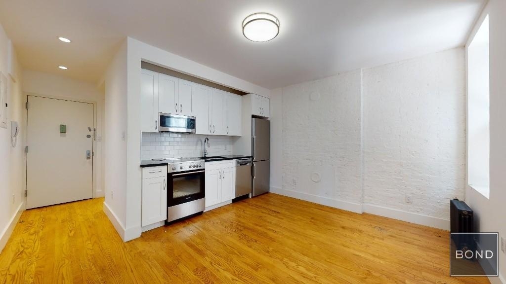 242 West 10th Street - Photo 3