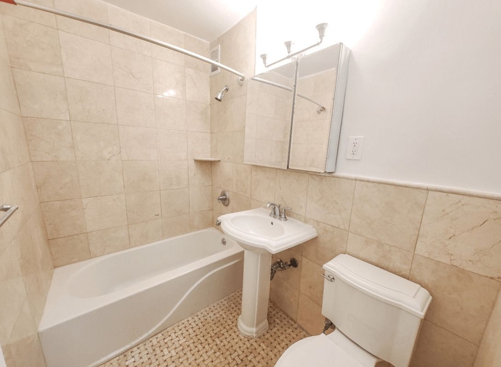 301 East 47th Street - Photo 5