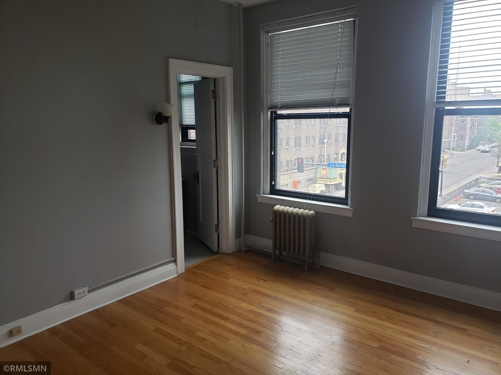 1425 Lasalle Avenue - Photo 3