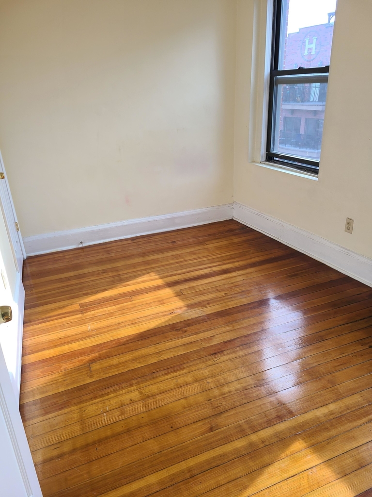 223 Hanover St. - Photo 1