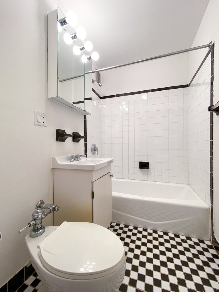 515 East 6th Street - Photo 4