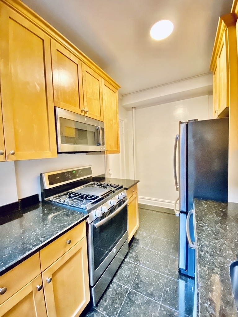 111 East 80th - Photo 6