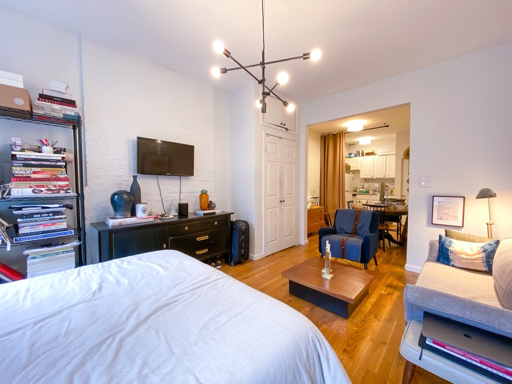 213 East 11th Street - Photo 1