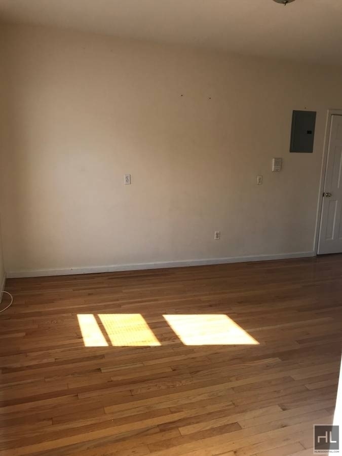 21-83 Steinway Street - Photo 6