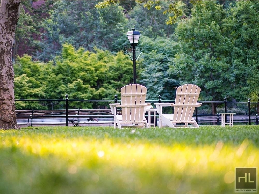 Stuyvesant Oval - Photo 10