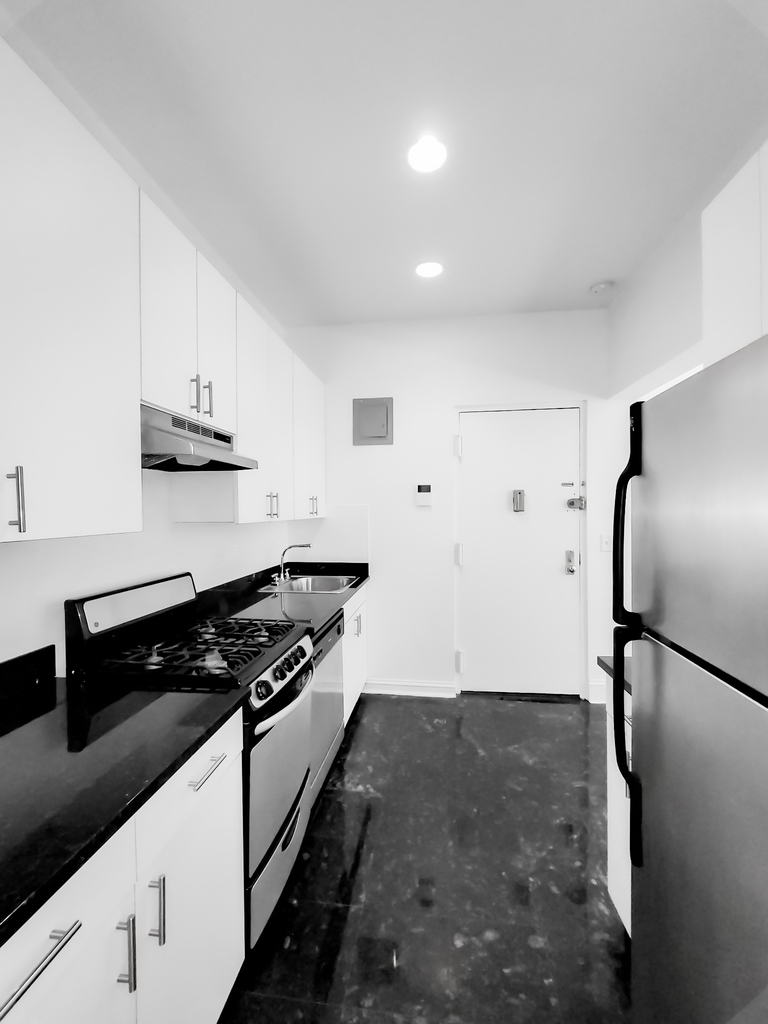 64 West 9th Street - Photo 2