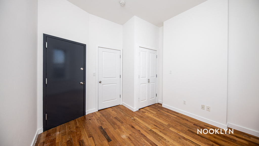 1366 Putnam Avenue - Photo 9