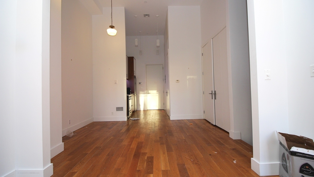 949 Willoughby Avenue - Photo 2