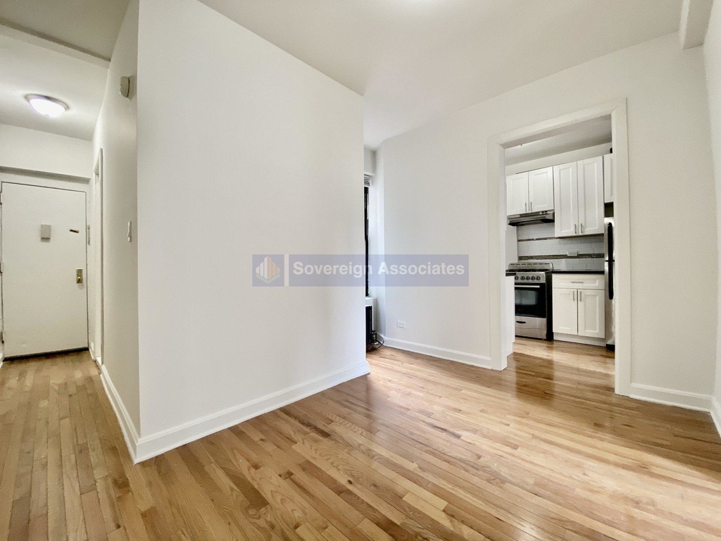 1270 First Avenue - Photo 3