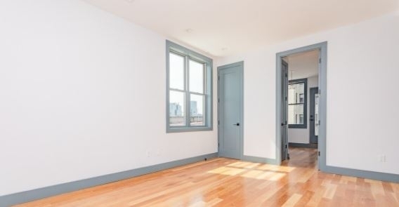 376 Bedford Ave #4 - Photo 5