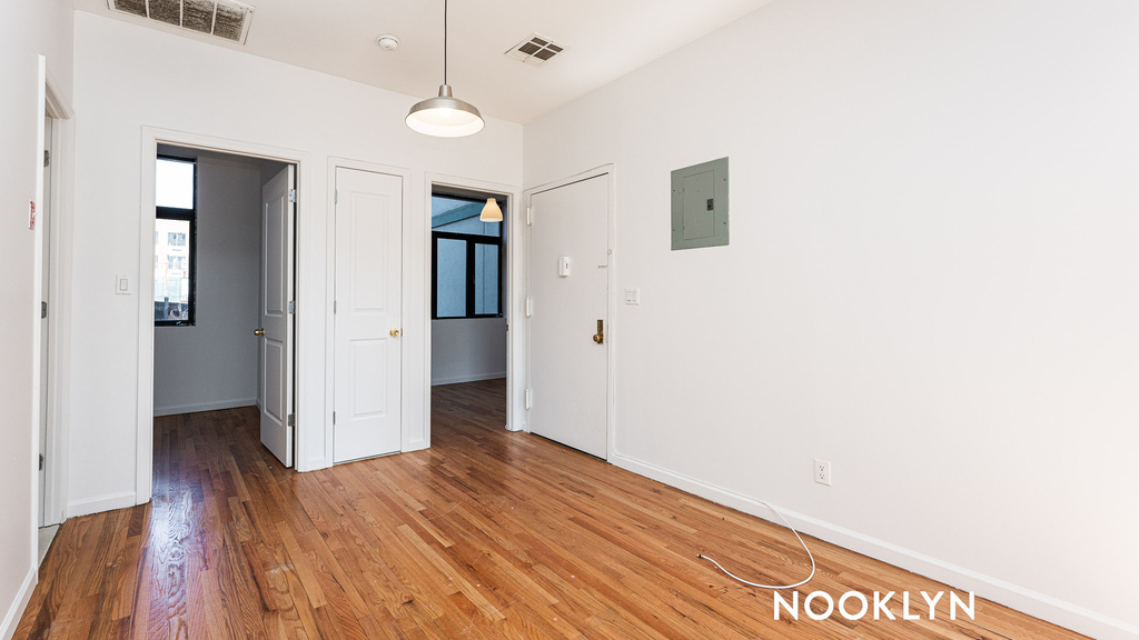 325 Kosciuszko St - Photo 2