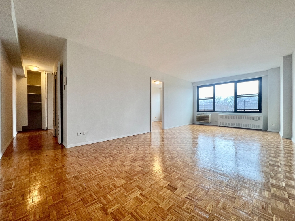 160 Parkside Avenue - Photo 0