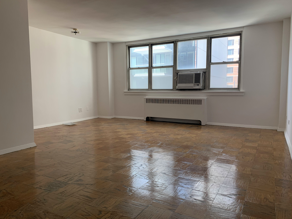 240 East 35th Street - Photo 2