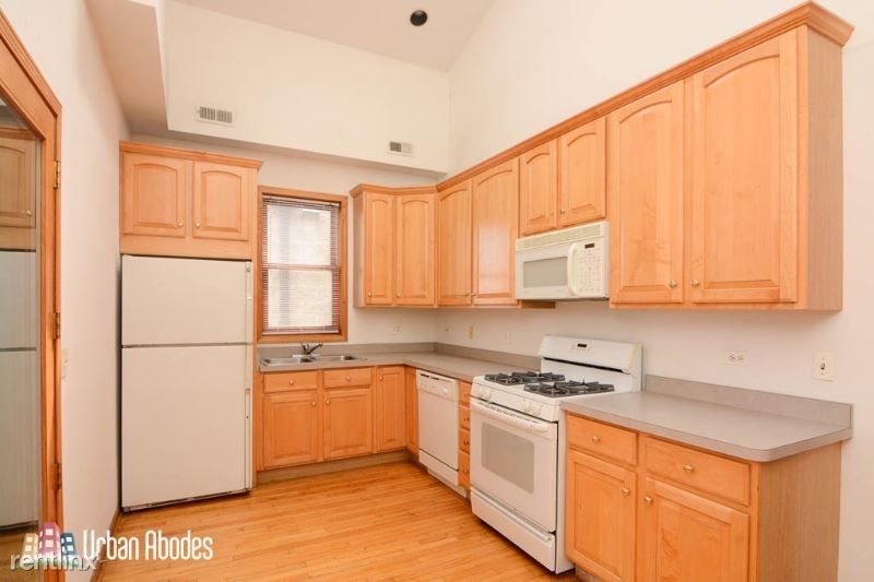 1940 W Diversey Ave 79 - Photo 2